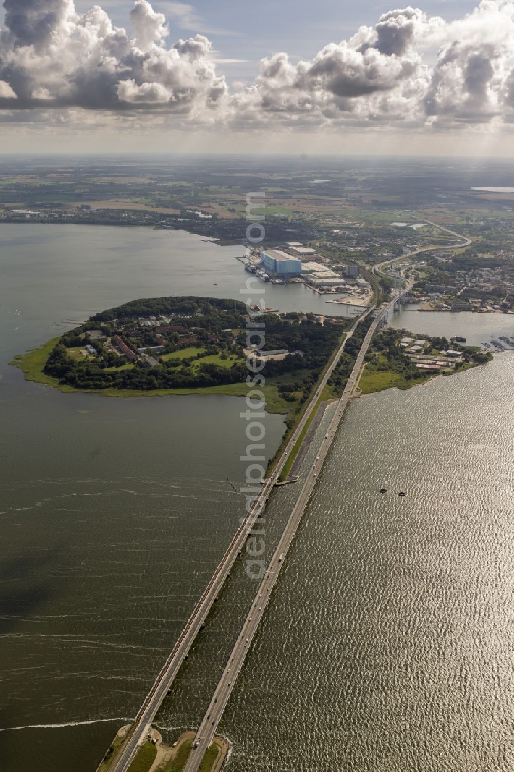 Aerial photograph Stralsund - The Strelasund / Rügenbrücke with Rügendamm before Stralsund's old town in the state of Mecklenburg-Western Pomerania