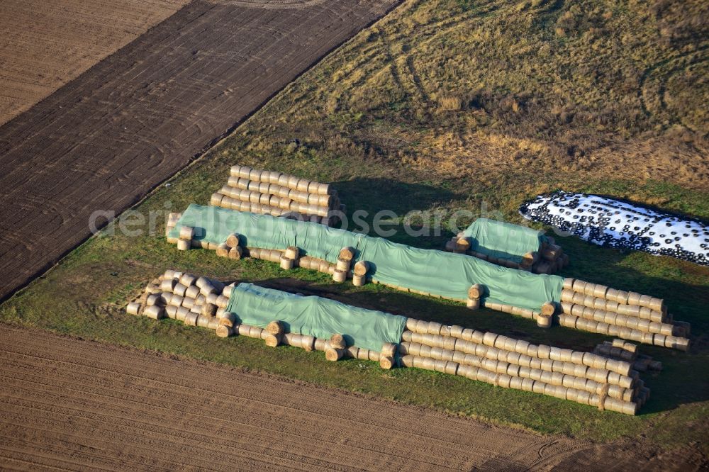 Aerial image Blätz - Autumn Impressions of straw bales on a harvested field in the district of the municipality Blätz Burgstall in Saxony-Anhalt