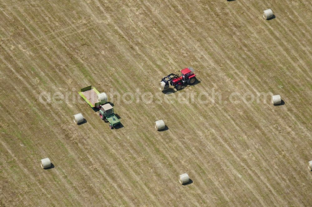 Rosdorf from the bird's eye view: Straw bale landscape in a field on the outskirts in Rosdorf in the state Lower Saxony