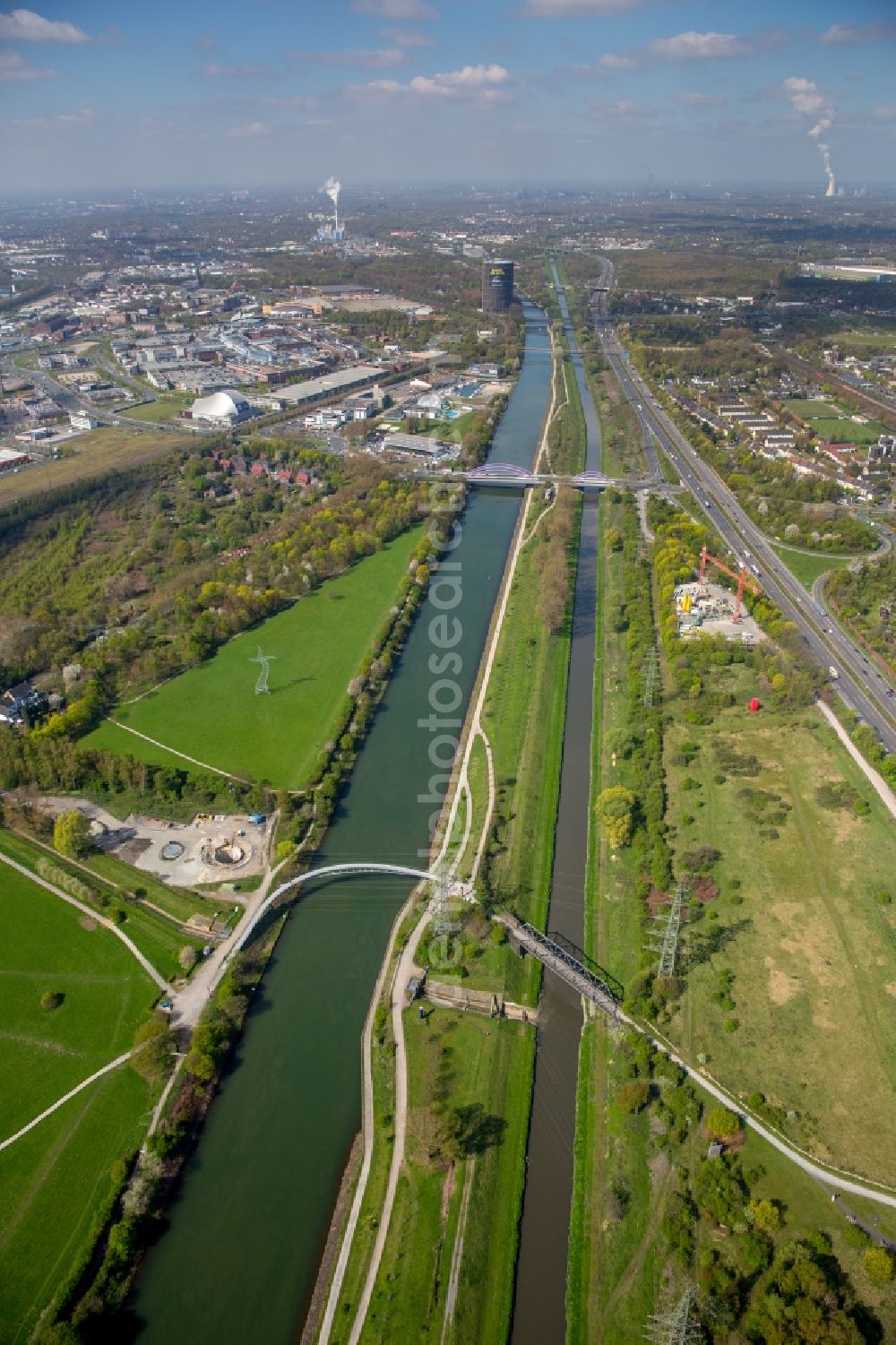 Oberhausen from above - Power tower-construction of a road and Interconnector Steel sculpture sorcerer - dancing electricity pylon in Oberhausen in the state North Rhine-Westphalia