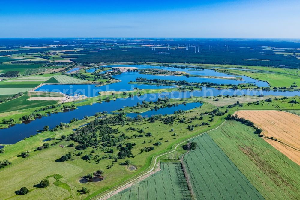 Kehnert from the bird's eye view: Structures of a floodplain and meadow river landscape Elbe in Bertingen in the state Saxony-Anhalt, Germany