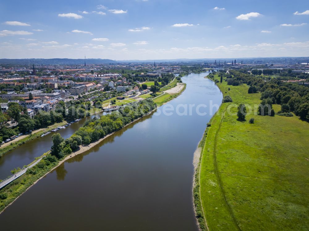 Aerial image Dresden - Grassland structures of a meadow and field landscape in the lowland of the River Elbe on street Buergerstrasse in the district Pieschen in Dresden in the state Saxony, Germany