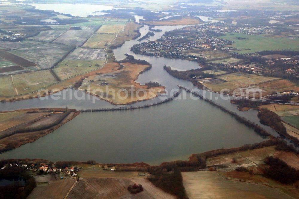 Aerial image Werder (Havel) - Grassland structures of a lake and field landscape in the lowland on Goettinsee on Havel in Werder (Havel) in the state Brandenburg, Germany