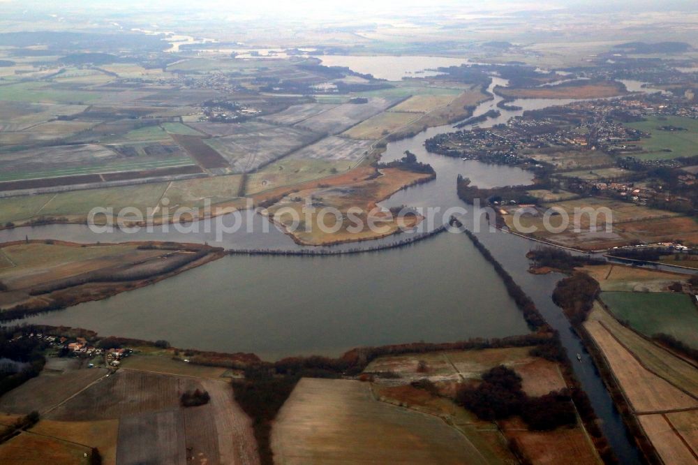 Aerial photograph Werder (Havel) - Grassland structures of a lake and field landscape in the lowland on Goettinsee on Havel in Werder (Havel) in the state Brandenburg, Germany