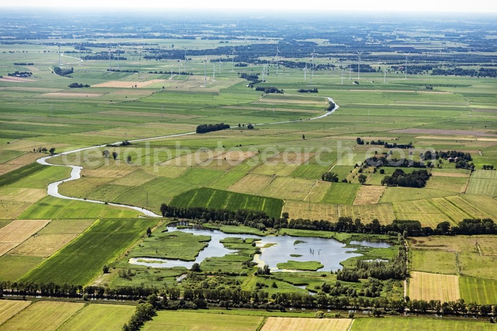 Aerial photograph Schwanewede - Grassland structures of a meadow and field landscape in the lowland in Schwanewede in the state Lower Saxony, Germany