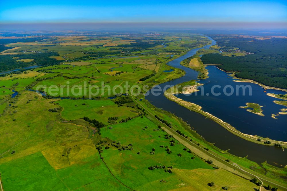 Aerial image Lunow-Stolzenhagen - Grassland structures of a meadow and field landscape in the lowland on the banks of the river Oder in Lunow-Stolzenhagen in the state Brandenburg, Germany