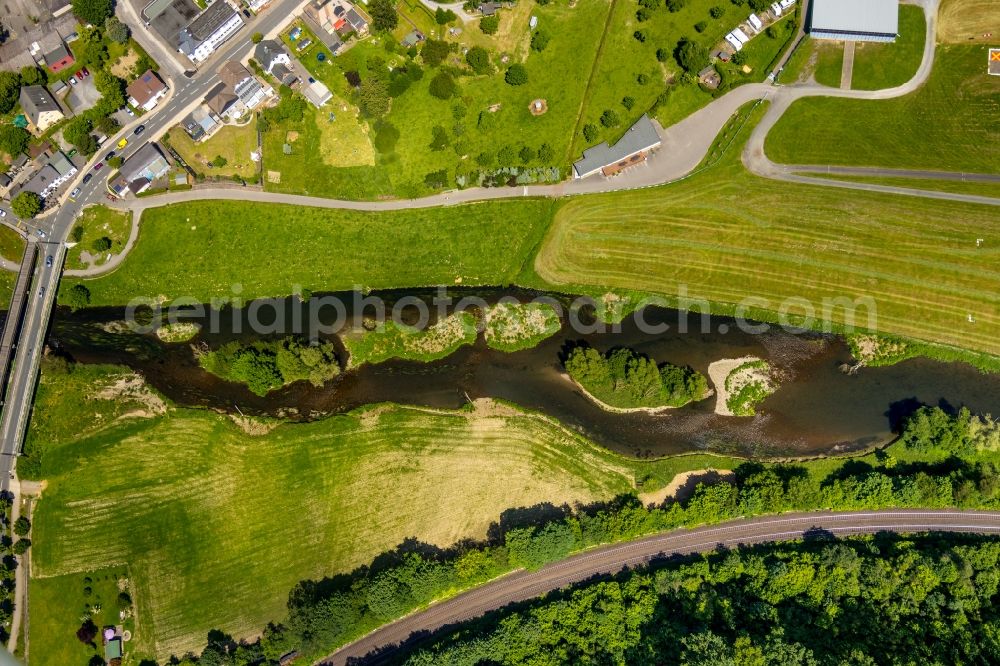 Arnsberg from above - Grassland structures of a meadow and field landscape in the lowland on the banks of the Ruhr in the district Oeventrop in Arnsberg in the state North Rhine-Westphalia, Germany