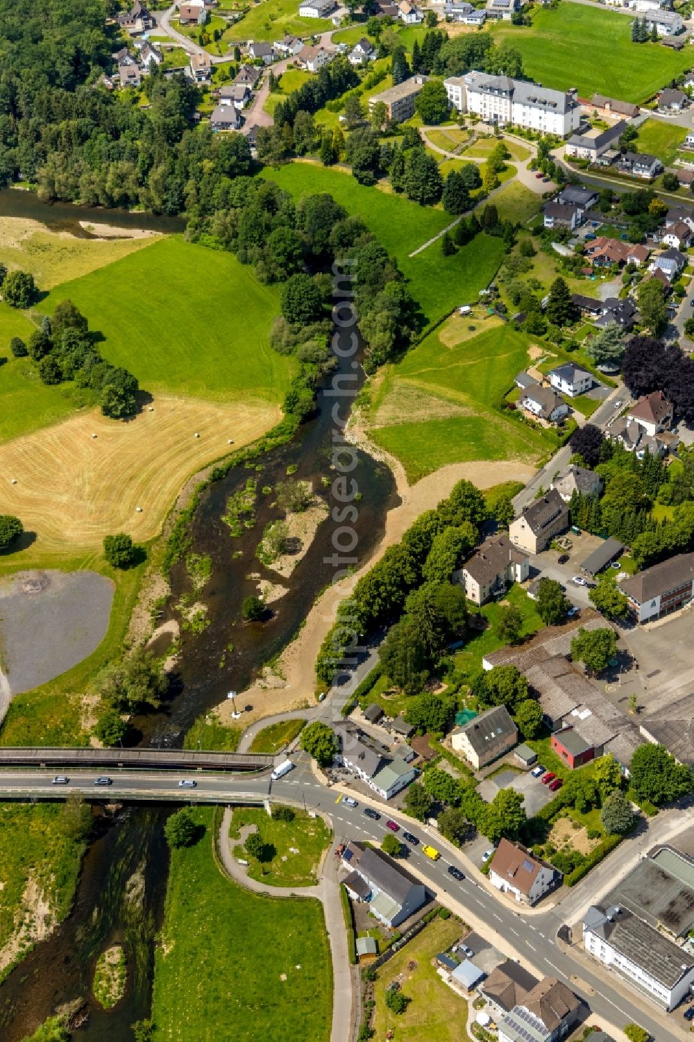 Arnsberg from the bird's eye view: Grassland structures of a meadow and field landscape in the lowland on the banks of the Ruhr in the district Oeventrop in Arnsberg in the state North Rhine-Westphalia, Germany