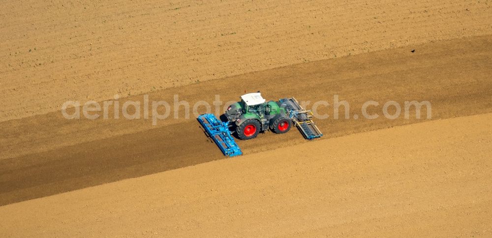 Linnich from the bird's eye view: Structures on harrowing and seeding agricultural fields in Linnich in the state North Rhine-Westphalia