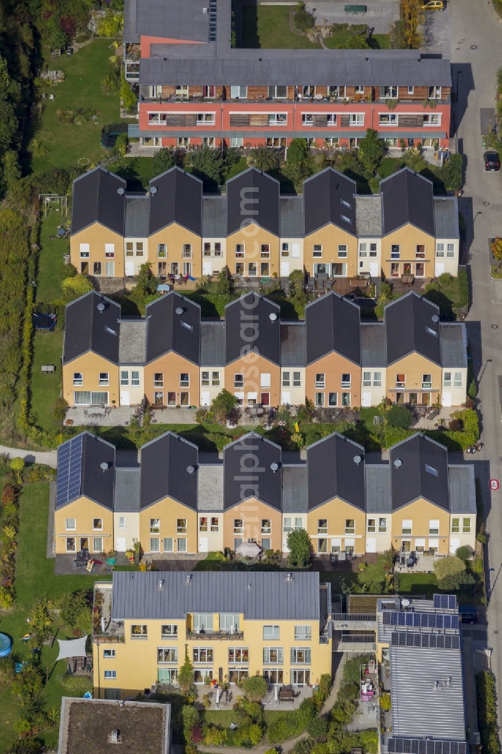 Dortmund from the bird's eye view: Structures in a residential area with new houses on Tremoniapark in Dortmund in North Rhine-Westphalia