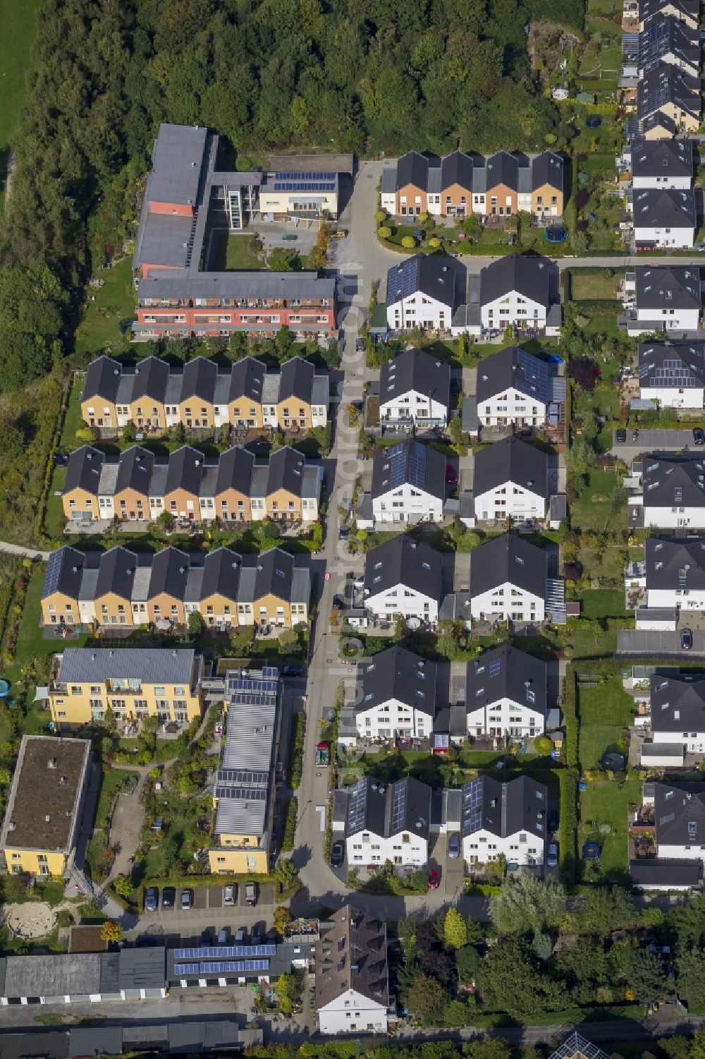 Aerial image Dortmund - Structures in a residential area with new houses on Tremoniapark in Dortmund in North Rhine-Westphalia