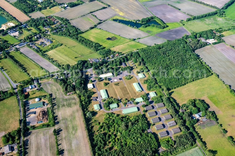 Bramstedtlund from the bird's eye view: Structures on agricultural fields in Bramstedtlund at Nordfriesland in the state Schleswig-Holstein, Germany