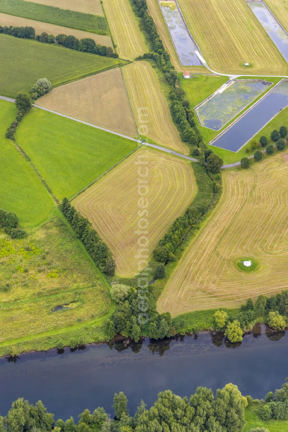 Fröndenberg/Ruhr from the bird's eye view: Structures on agricultural fields in Fröndenberg/Ruhr at Sauerland in the state North Rhine-Westphalia, Germany