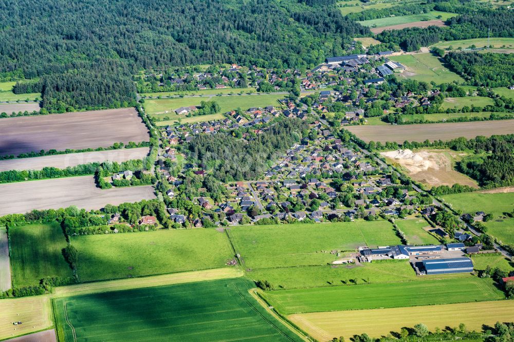 Klintum from the bird's eye view: Structures on agricultural fields in Klintum in the state Schleswig-Holstein, Germany