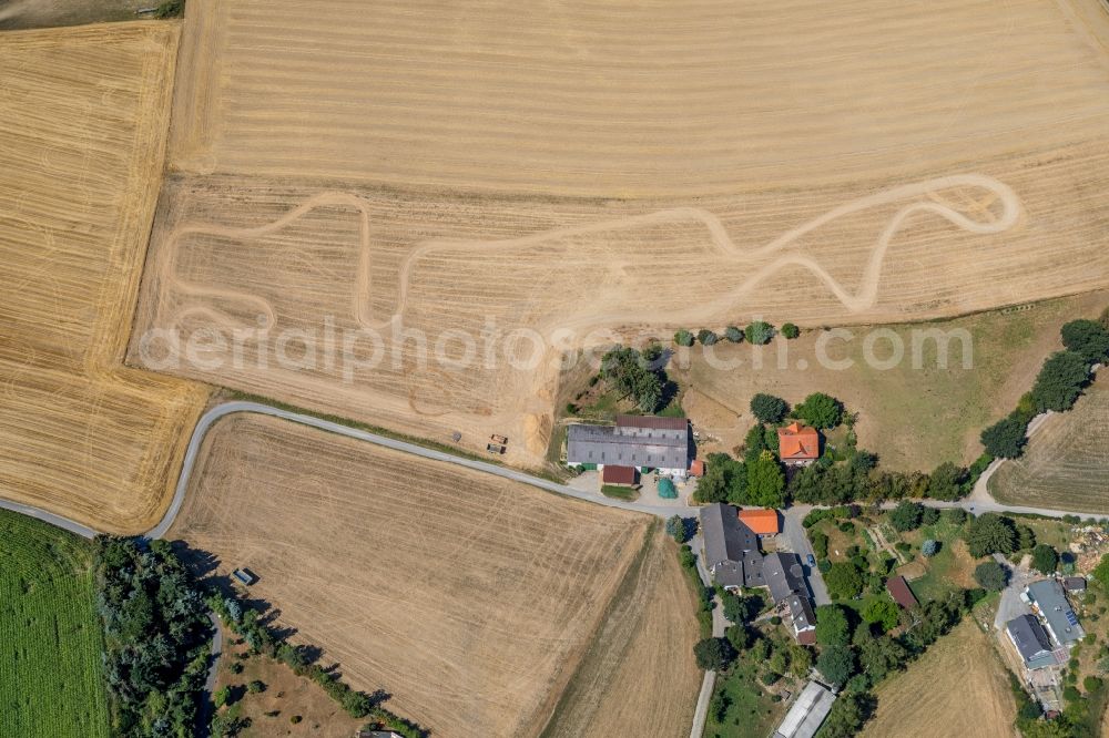 Aerial photograph Ratingen - Structures on agricultural fields in Ratingen in the state North Rhine-Westphalia, Germany