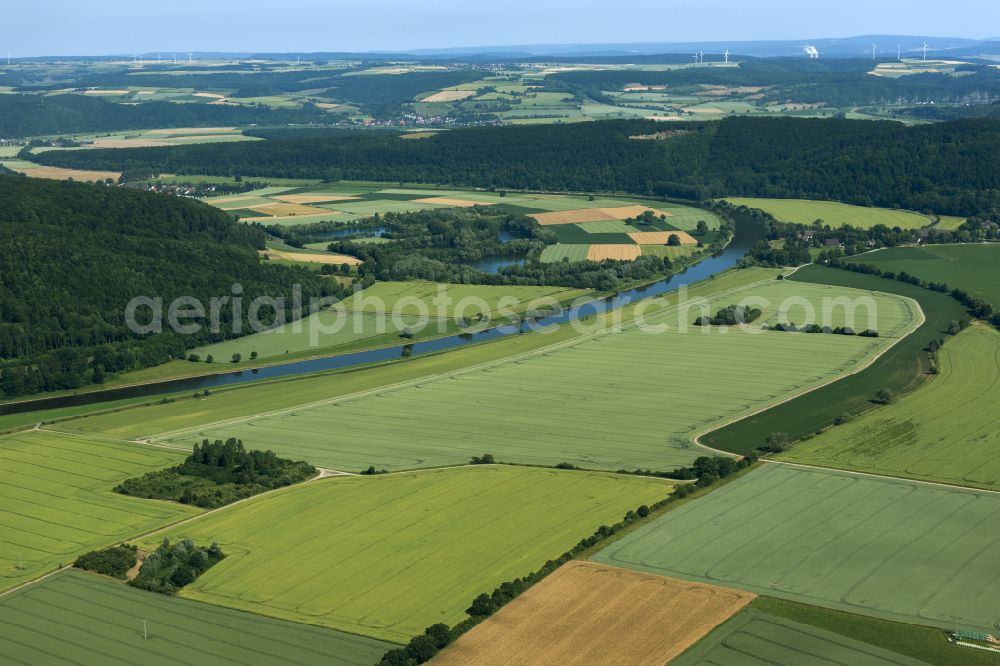 Aerial photograph Bevern - Undulating grassland structures on agricultural fields on the banks of the river Weser in Bevern in the state of Lower Saxony, Germany