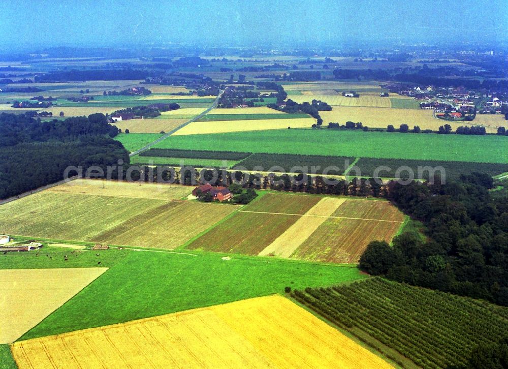 Neukirchen-Vluyn from above - Structures on agricultural fields Vluyner Busch in Neukirchen-Vluyn in the state North Rhine-Westphalia