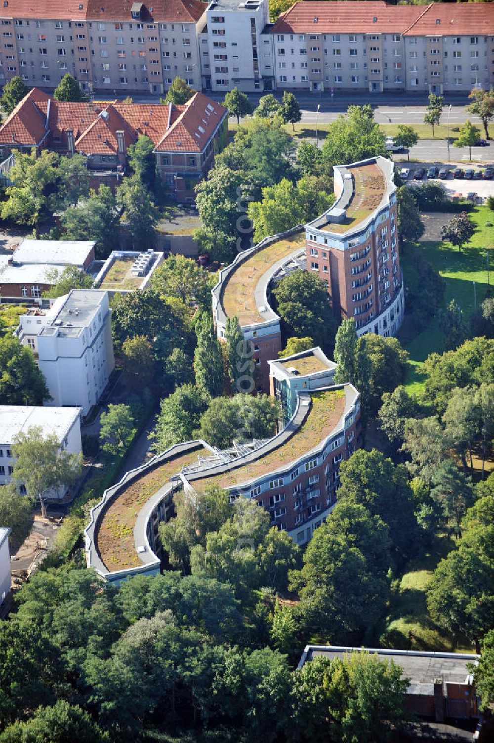 Aerial image Berlin - Ein Studentenwohnheim am Spandauer Damm in Berlin-Charlottenburg. A student dorm at the Spandauer Damm in Berlin-Charlottenburg.