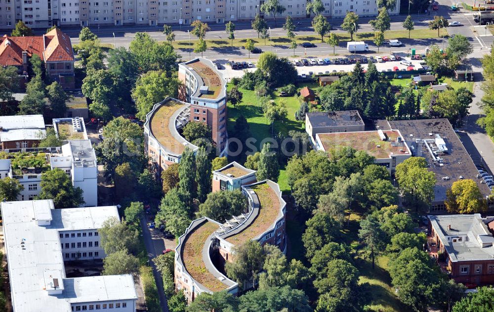 Aerial photograph Berlin - Ein Studentenwohnheim am Spandauer Damm in Berlin-Charlottenburg. A student dorm at the Spandauer Damm in Berlin-Charlottenburg.