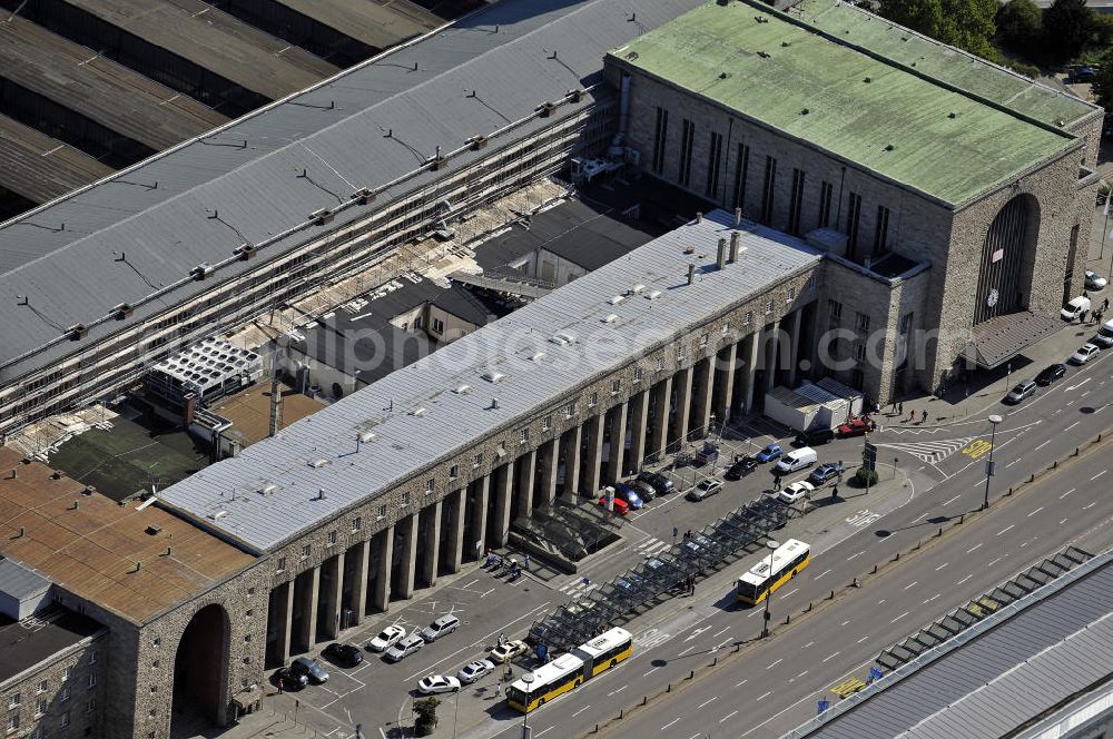 Stuttgart from the bird's eye view: Blick auf den Stuttgarter Hauptbahnhof. Der ab 1914 erbaute Kopfbahnhof soll im Rahmen des Projektes Stuttgart 21 zum Großteil abgerissen und in einen unterirdischen Durchgangsbahnhof umgewandelt werden. View of Stuttgart Central Station. The termnal station will be largely demolished during the project Stuttgart 21 and converted into an underground transit station.