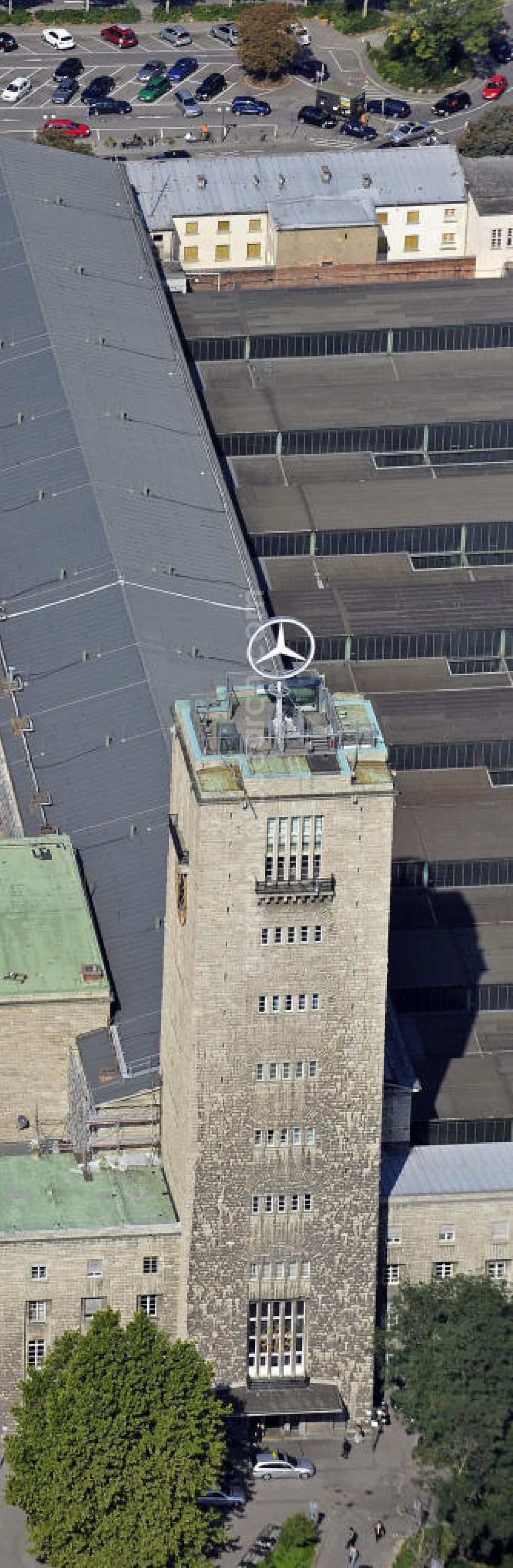 Stuttgart from the bird's eye view: Blick auf den Stuttgarter Hauptbahnhof. Der ab 1914 erbaute Kopfbahnhof soll im Rahmen des Projektes Stuttgart 21 zum Großteil abgerissen und in einen unterirdischen Durchgangsbahnhof umgewandelt werden. View of Stuttgart Central Station. The termnal station will be largely demolished during the project Stuttgart 21 and converted into an underground transit station.