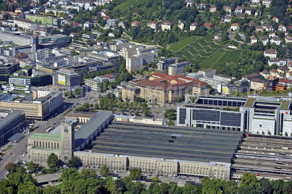 Aerial photograph Stuttgart - Blick auf den Stuttgarter Hauptbahnhof. Der ab 1914 erbaute Kopfbahnhof soll im Rahmen des Projektes Stuttgart 21 zum Großteil abgerissen und in einen unterirdischen Durchgangsbahnhof umgewandelt werden. View of Stuttgart Central Station. The termnal station will be largely demolished during the project Stuttgart 21 and converted into an underground transit station.