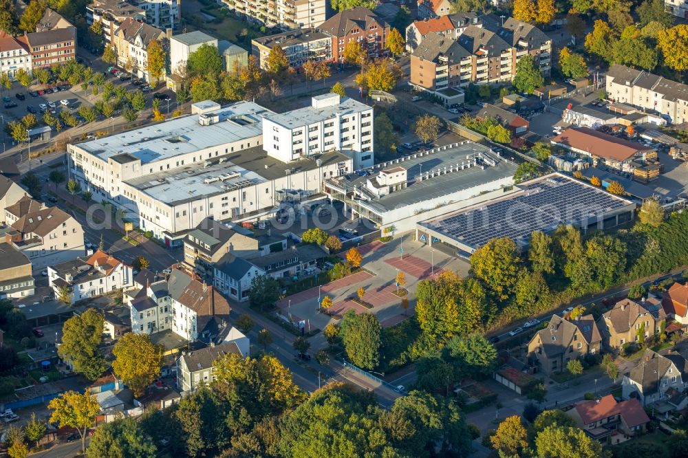 Gladbeck from above - Store of the supermarket ALDI in the Horster street in Gladbeck in the state North Rhine-Westphalia. Next to it a Kaufland branch and the Mcfit gym
