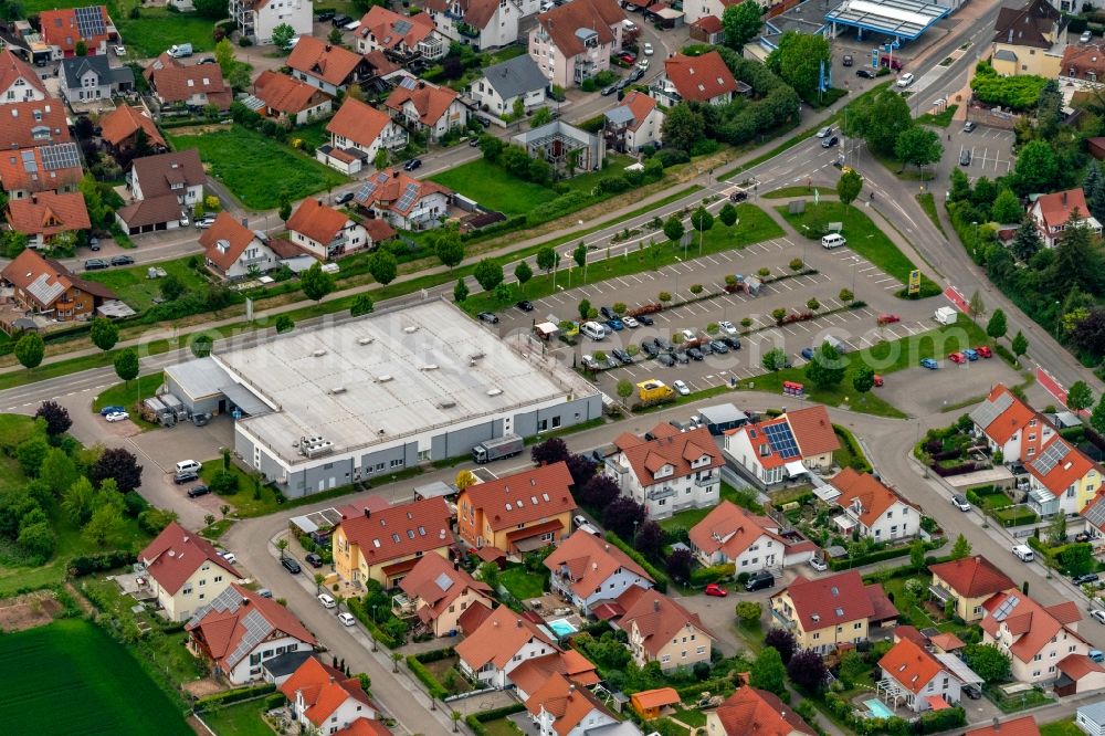 Aerial photograph Herbolzheim - Store of the Supermarket EDEKA Echte in Herbolzheim in the state Baden-Wurttemberg, Germany