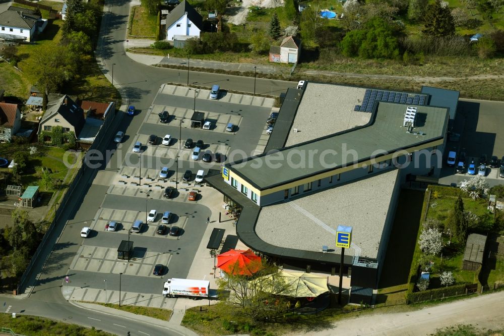 Aerial image Waren (Müritz) - Branch of the supermarket Edeka on Karl-Marx-Strasse in Waren (Mueritz) in the state Mecklenburg-Western Pomerania, Germany