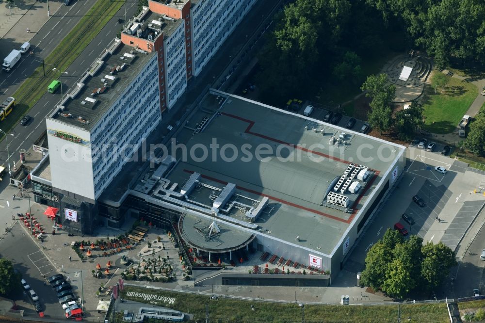 Aerial photograph Berlin - Store of the Supermarket of Kaufland Warenhandel GmbH & Co. KG on Karl-Liebknecht-Strasse in Berlin, Germany