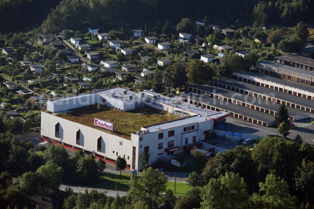 Aue from above - Store of the Supermarket Kaufland in the Bruenlasberg residential area in Aue in the state of Saxony