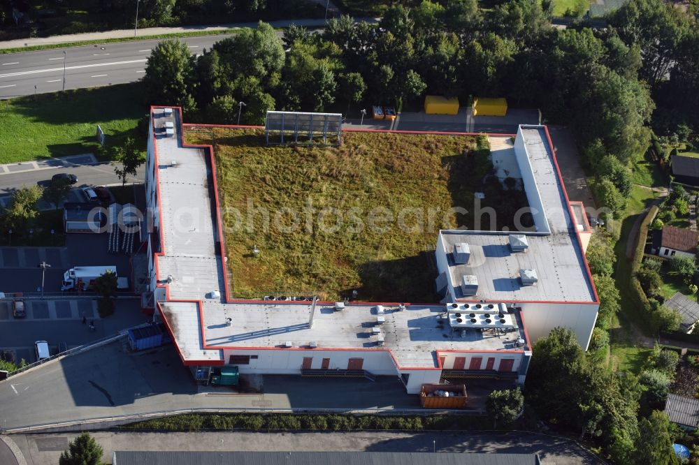 Aerial photograph Aue - Store of the Supermarket Kaufland in the Bruenlasberg residential area in Aue in the state of Saxony