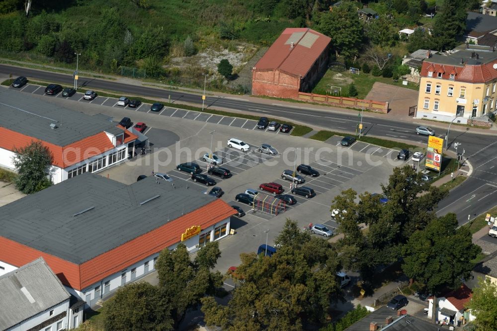 Werneuchen from the bird's eye view: Store of the Supermarket Netto in Werneuchen in the state Brandenburg