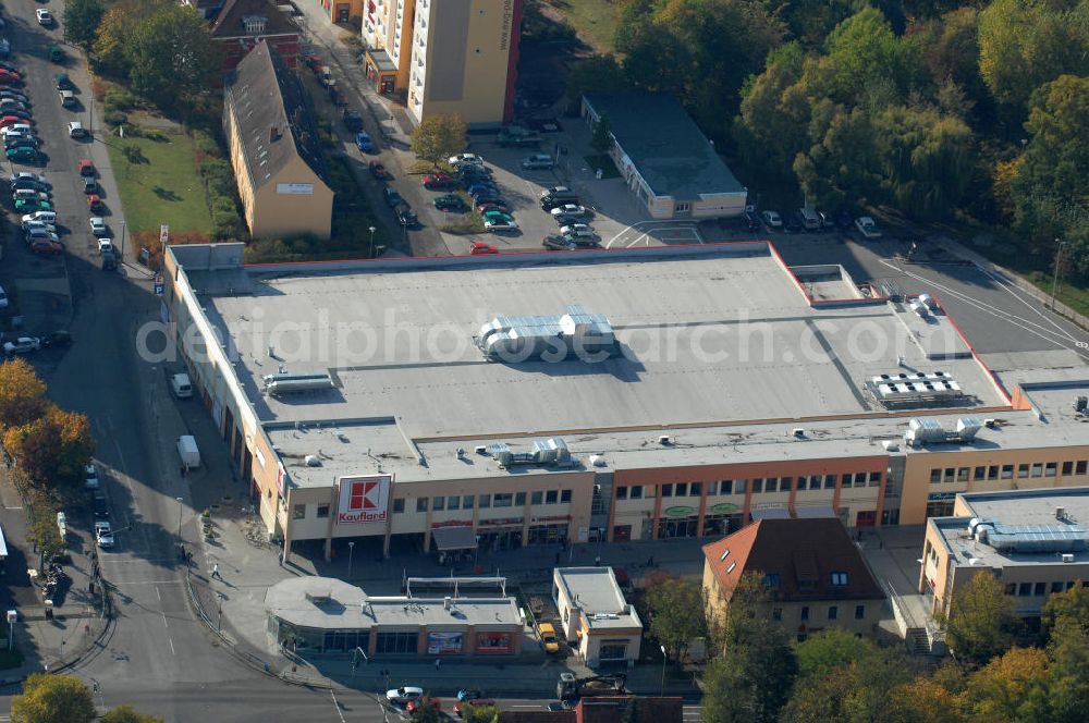 Aerial image Berlin - Blick auf einen Supermarkt der Kaufland-Kette an der Wiltbergstraße in Berlin-Buch. View of a supermarket in the district Buch.