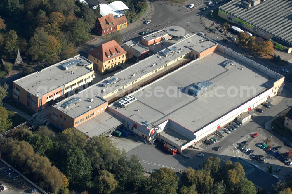 Berlin from above - Blick auf einen Supermarkt der Kaufland-Kette an der Wiltbergstraße in Berlin-Buch. View of a supermarket in the district Buch.