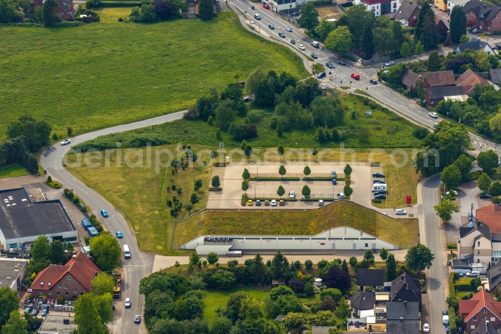 Werne from the bird's eye view: Store of the Supermarket PENNY with Dachbegruenung An den 12 Baeumen in Werne in the state North Rhine-Westphalia, Germany