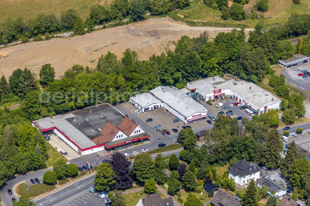 Aerial photograph Balve - Store of the Supermarket REWE on street Hoennetalstrasse in Balve in the state North Rhine-Westphalia, Germany