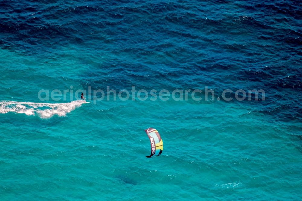 Aerial photograph Son Serra de Marina - Surfer - kitesurfer in motion in the bay of Alcudia in Son Serra de Marina in Balearic island of Mallorca, Spain