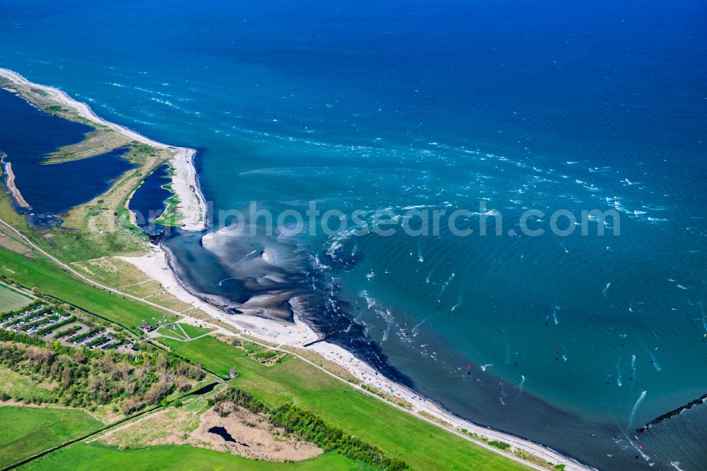 Puttgarden from the bird's eye view: Surfer - kitesurfer in motion Gruener Brink in Puttgarden on the island on street Kabunskoppel of Fehmarn in the state Schleswig-Holstein, Germany