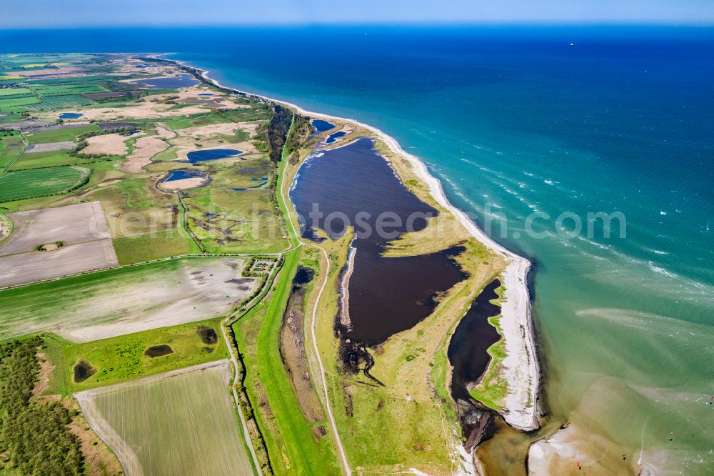 Aerial photograph Puttgarden - Surfer - kitesurfer in motion Gruener Brink in Puttgarden on the island on street Kabunskoppel of Fehmarn in the state Schleswig-Holstein, Germany