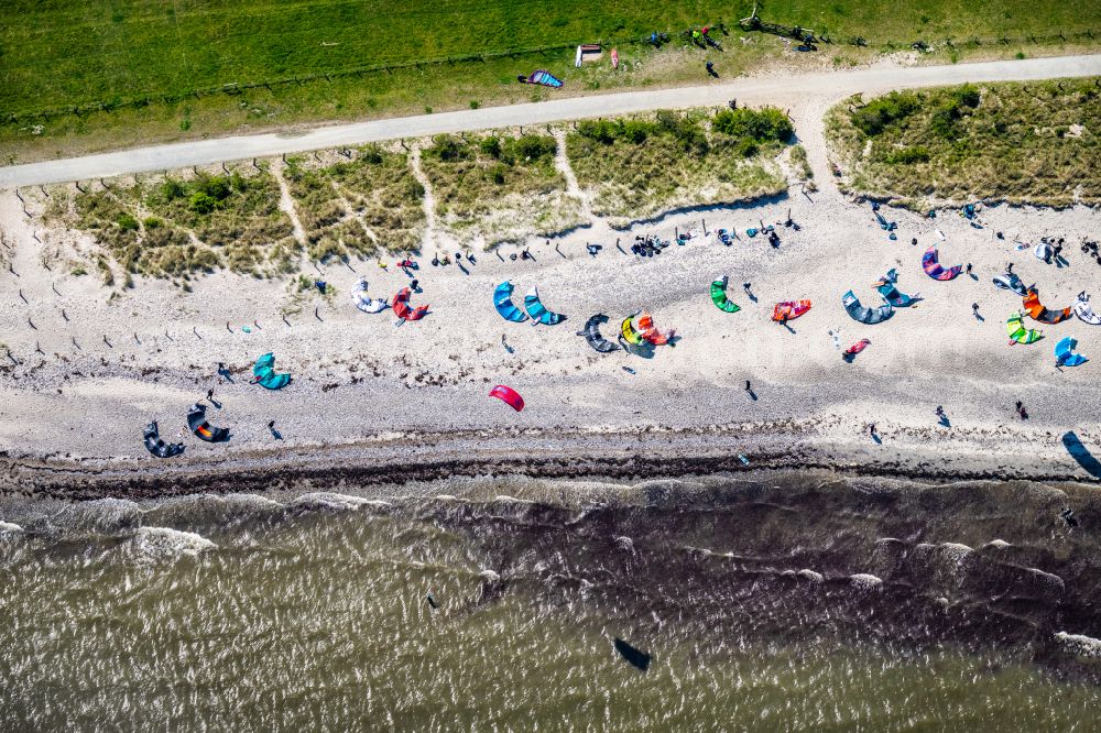 Aerial image Puttgarden - Surfer - kitesurfer in motion Gruener Brink in Puttgarden on the island on street Kabunskoppel of Fehmarn in the state Schleswig-Holstein, Germany