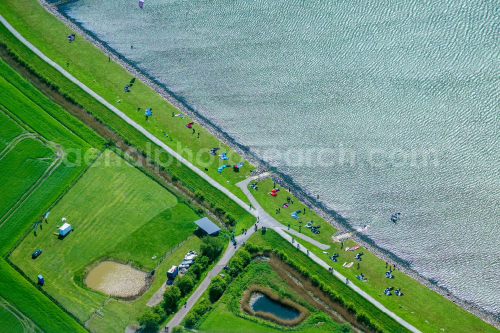 Aerial photograph Fehmarn - Surfer - kitesurfer in motion Strand Gollendorf on street Gollendorf in Fehmarn on the island on street Gollendorf of Fehmarn in the state Schleswig-Holstein, Germany