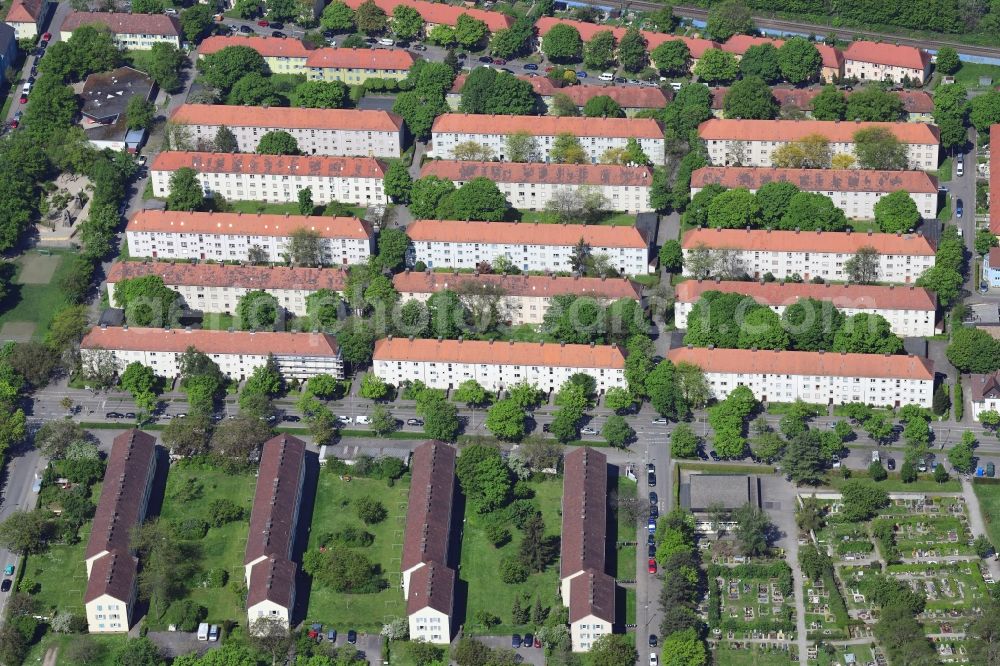 Aerial photograph Freiburg im Breisgau - Residential area of a row house settlement in the district Haslach in Freiburg im Breisgau in the state Baden-Wurttemberg, Germany