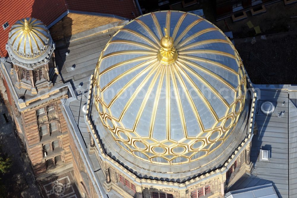 Berlin from above - Synagogue building new building of the Jewish community Stiftung Neue Synagoge Berlin - Centrum Judaicum on Oranienburger Strasse in the district Mitte in Berlin, Germany