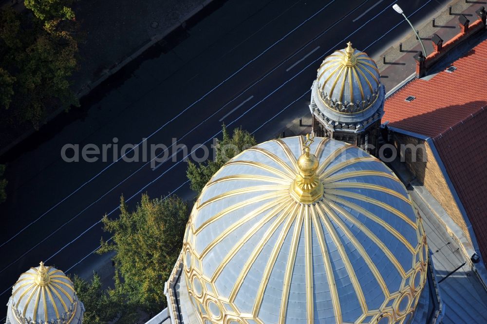 Berlin from the bird's eye view: Synagogue building new building of the Jewish community Stiftung Neue Synagoge Berlin - Centrum Judaicum on Oranienburger Strasse in the district Mitte in Berlin, Germany