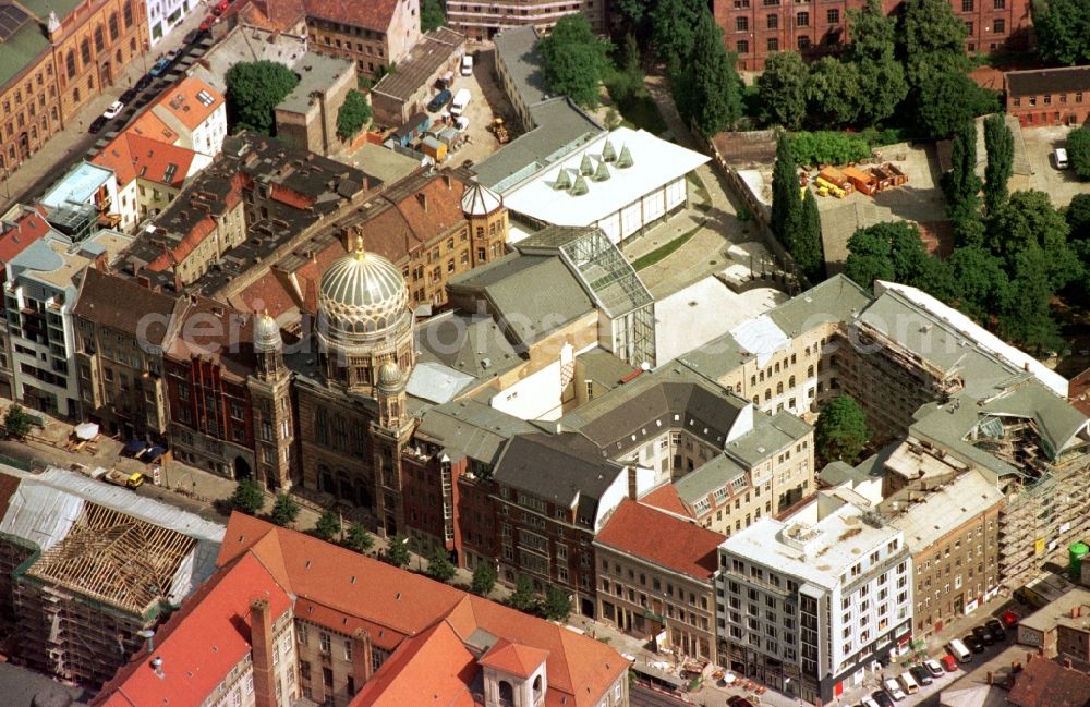 Berlin from the bird's eye view: Synagogue building new building of the Jewish community Stiftung Neue Synagoge Berlin - Centrum Judaicum on Oranienburger Strasse in the district Mitte in Berlin, Germany