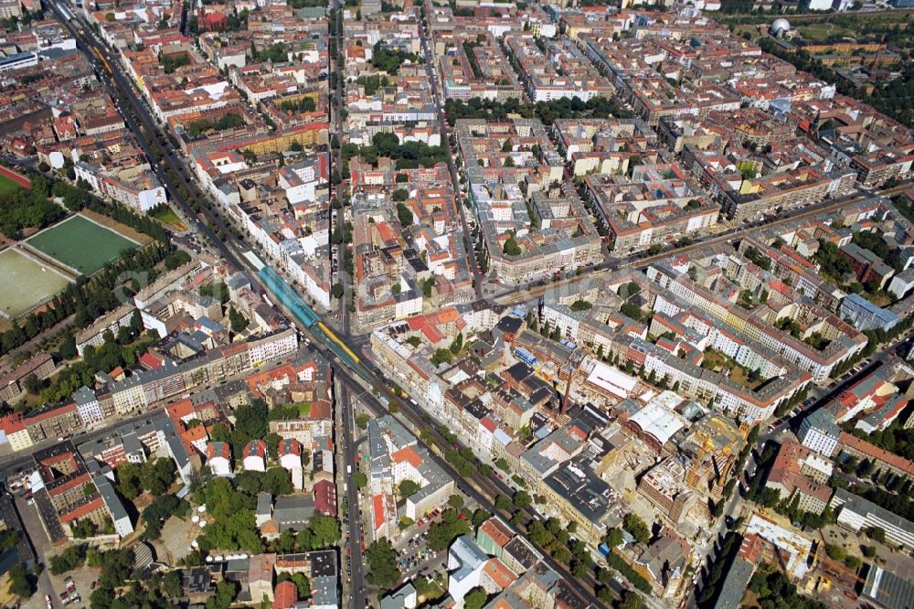 Aerial photograph Berlin - The scene district Prenzlauer Berg in Berlin at a glance from the metro station Eberswalde-Strasse to the Zeiss Planetarium of the culture brewing achievement to Cantian Stadium. In the heart of the residential area of the Helmholtz square