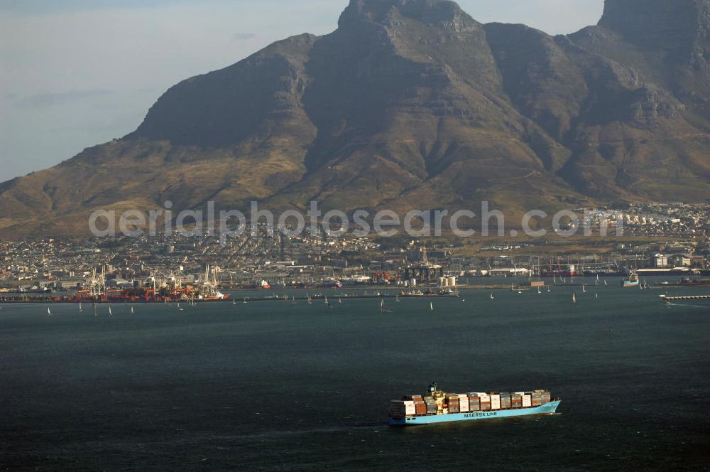 Aerial photograph Kapstadt / Cape Town - Blick auf die Gebirgsketten des Tafelberges am Kap der Guten Hoffnung in Kapstadt. View onto the mountain ranges of Table Mountain at the Cape of Good Hope in Cape Town.