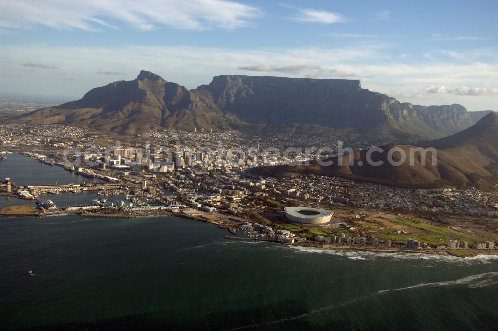 Kapstadt / Cape Town from above - Blick auf die Gebirgsketten des Tafelberges am Kap der Guten Hoffnung in Kapstadt. View onto the mountain ranges of Table Mountain at the Cape of Good Hope in Cape Town.