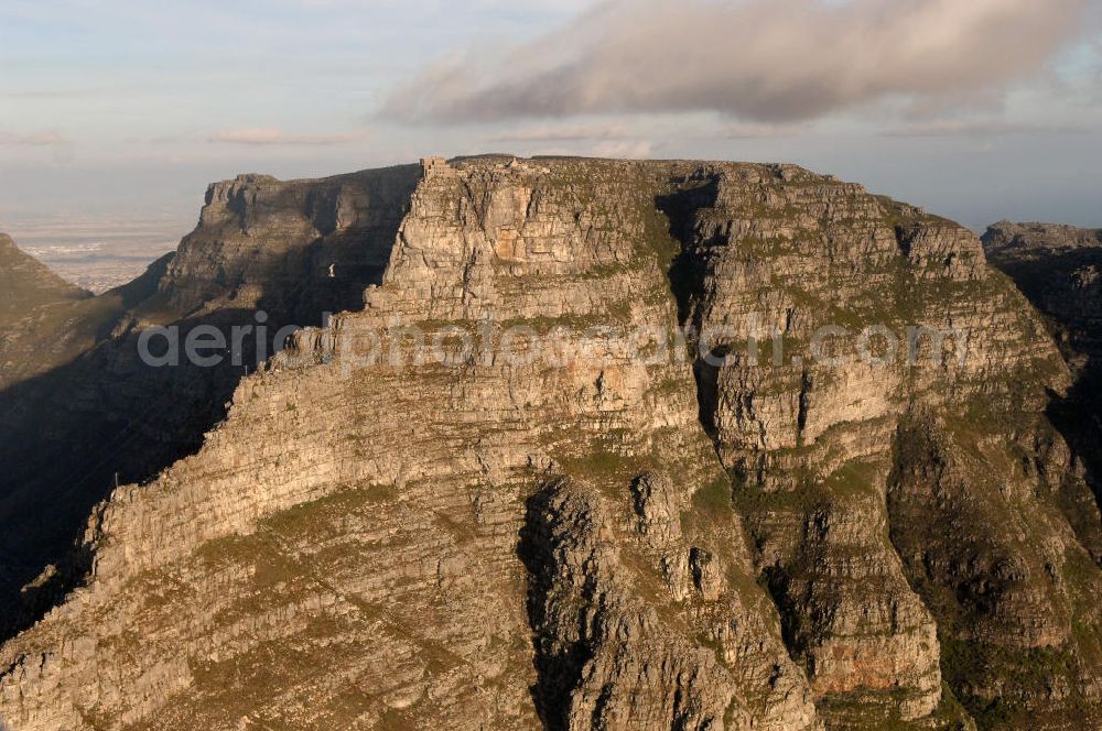 Aerial photograph Kapstadt / Cape Town - Blick auf die Gebirgsketten des Tafelberges am Kap der Guten Hoffnung in Kapstadt. View onto the mountain ranges of Table Mountain at the Cape of Good Hope in Cape Town.